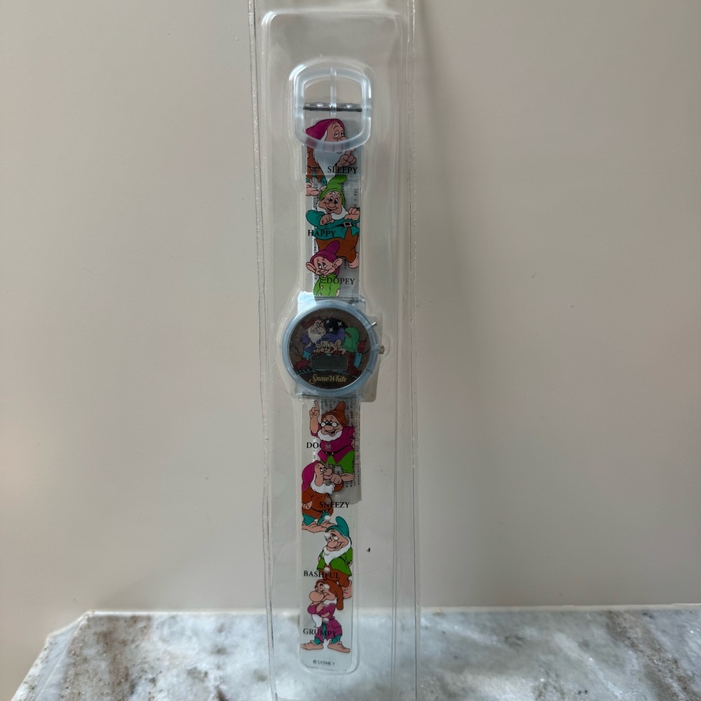 Disney Snow White and the Seven Dwarfs Character Watch, never opened!